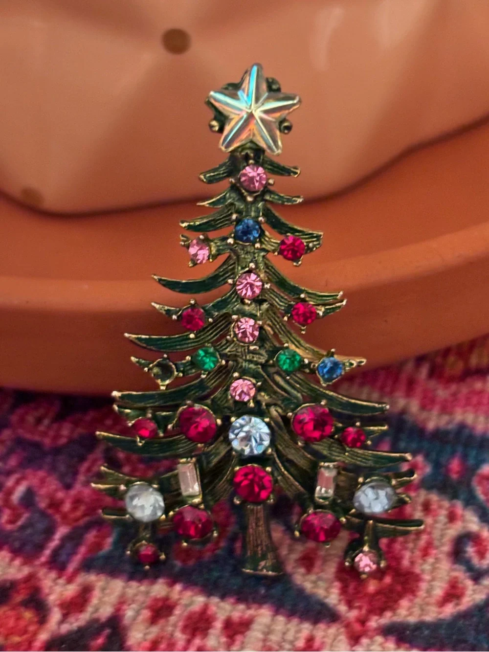 Vintage-Inspired Christmas Tree Brooch with Multicolor Rhinestones